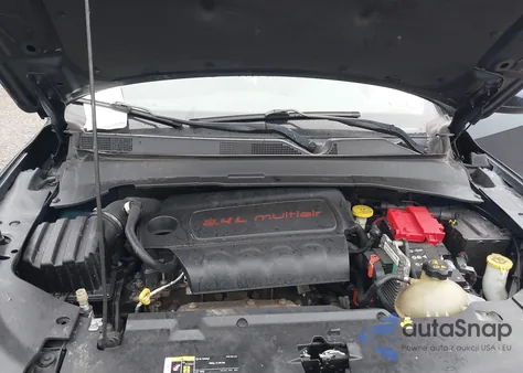 2020 Jeep Compass Latitude 4X4 z USA, uszkodzony, nr VIN 3C4NJDBB7LT160148